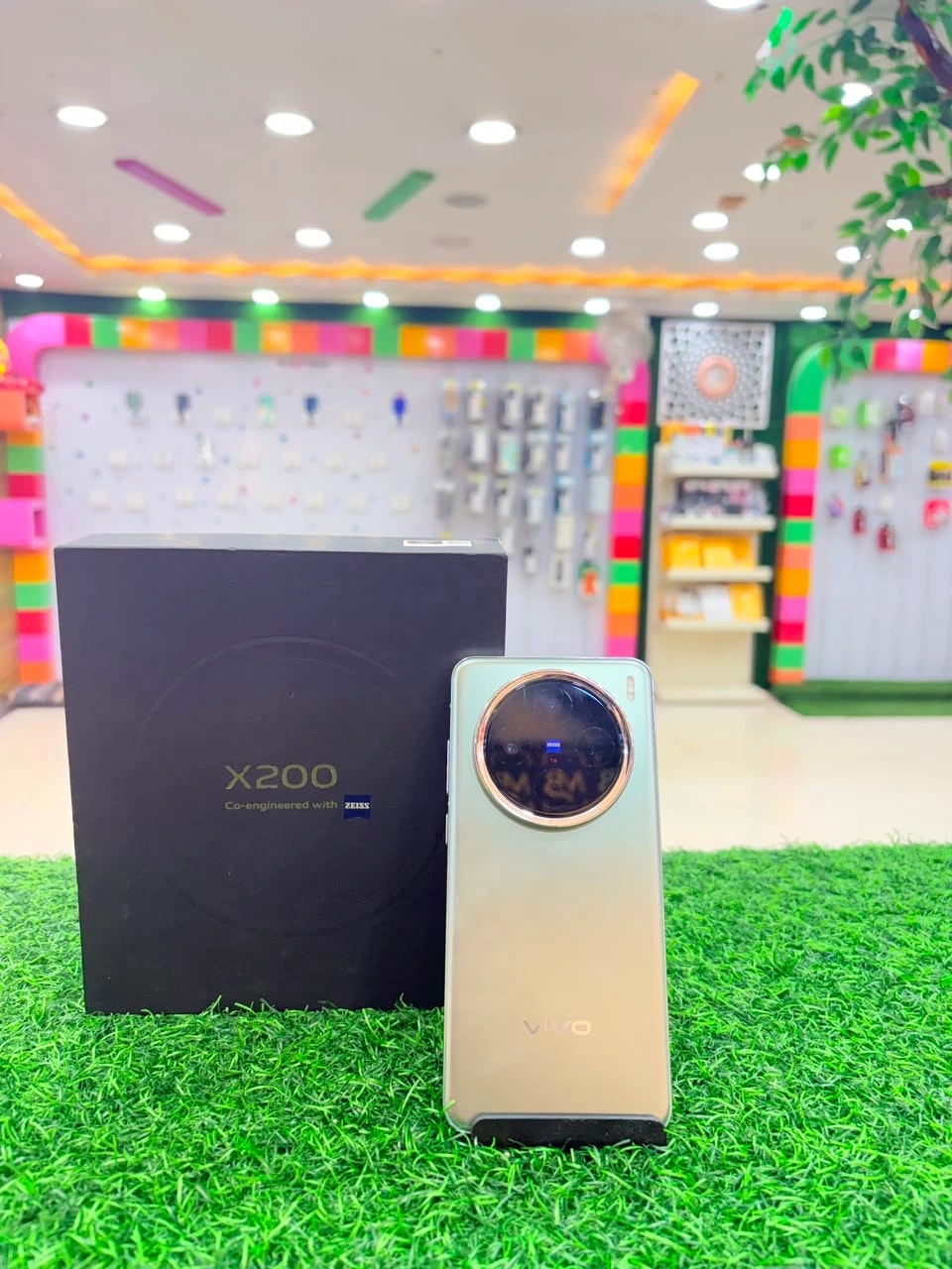VIVO X 300 PRO photo 1